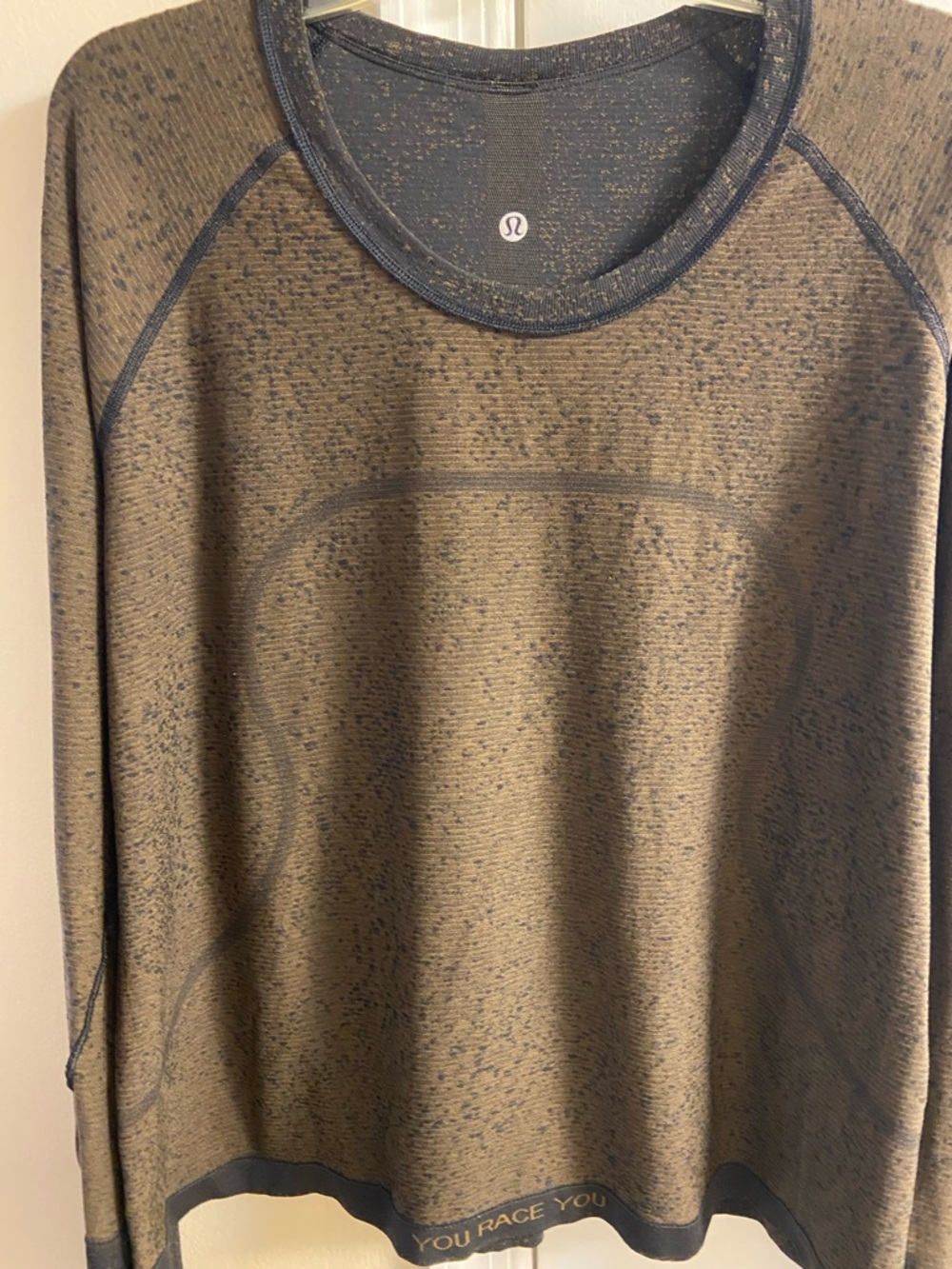 lululemon athletica Long Sleeve Crew Top in Olive Green with Black Trim Sz 20 - Picture 3 of 8